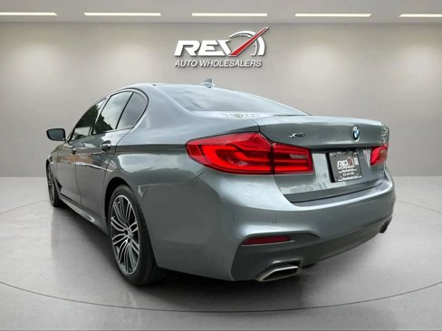 Used 2020 BMW 540i xDrive w/ M Sport Package image 3