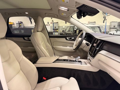Used 2024 Volvo XC60 B5 Ultimate w/ Protection Package Premier image 29