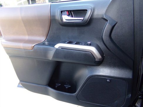 Used 2016 Toyota Tacoma Limited image 64