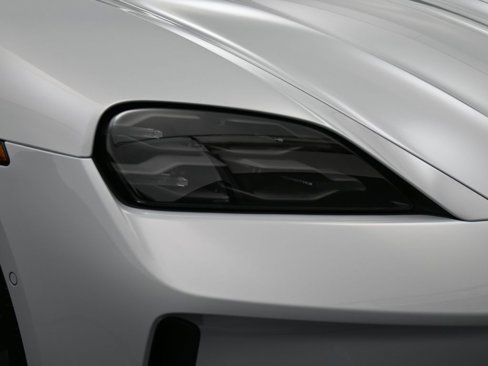 New 2025 Porsche Taycan image 23