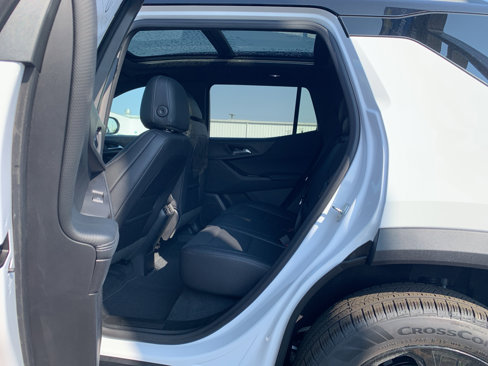 New 2026 Chevrolet Equinox LT w/ Convenience Package II image 7