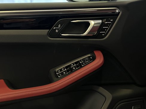 New 2026 Porsche Macan image 14