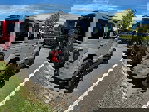 Used 2022 Jeep Wrangler Unlimited Sahara image 2
