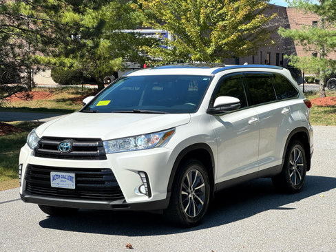 Used 2019 Toyota Highlander XLE image 3
