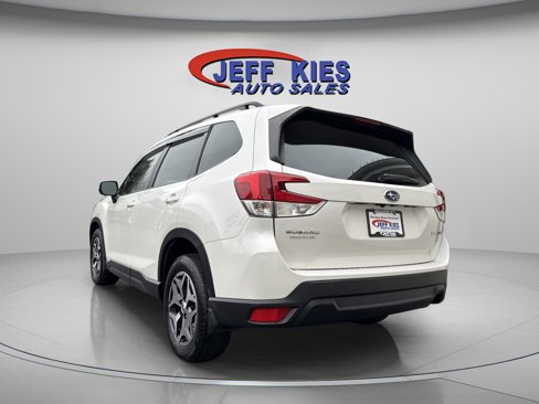 Used 2023 Subaru Forester Premium image 5