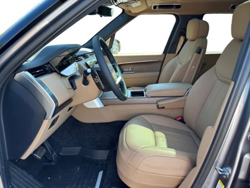 New 2025 Land Rover Range Rover Long Wheelbase SE image 10