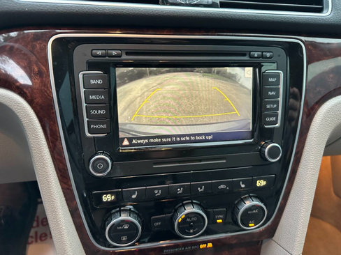 Used 2013 Volkswagen Passat TDI SEL Premium image 34