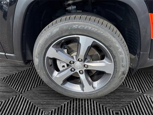 Used 2023 Jeep Grand Cherokee 4WD 4xe image 15