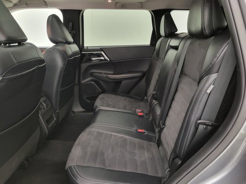 Used 2024 Mitsubishi Outlander SE image 43