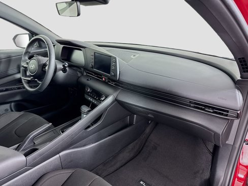 Certified 2025 Hyundai Elantra Sport image 28
