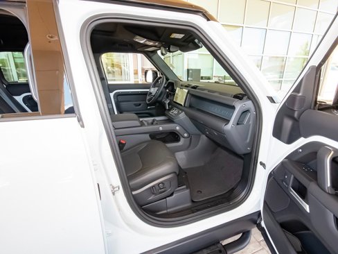 New 2025 Land Rover Defender 110 X-Dynamic SE image 40