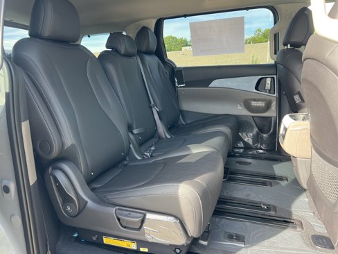 New 2026 Kia Carnival EX image 13