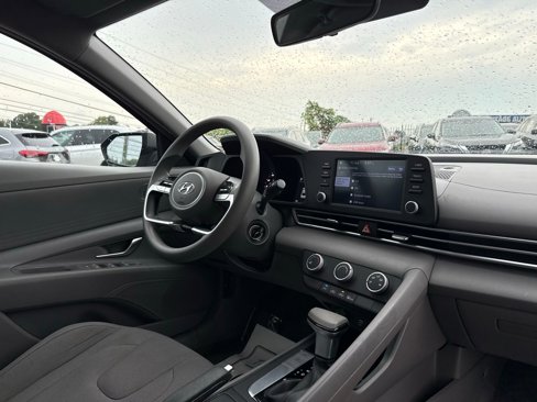 Used 2021 Hyundai Elantra SE image 38