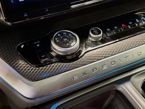 New 2025 Ford Expedition Platinum image 16