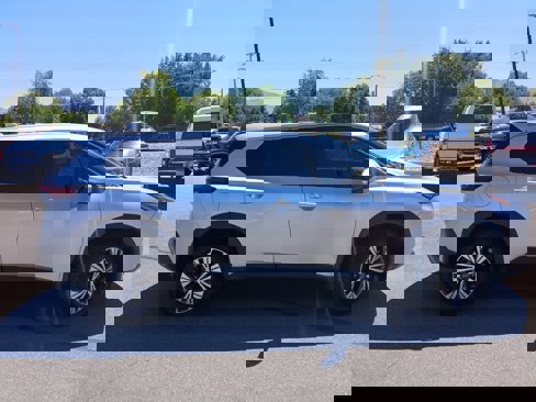 Used 2022 Nissan Rogue SV image 6