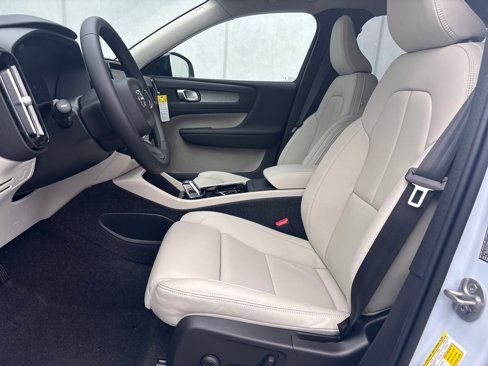 New 2026 Volvo XC40 B5 Plus w/ Protection Package Premier image 9