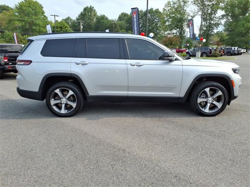 Used 2024 Jeep Grand Cherokee L Limited image 3