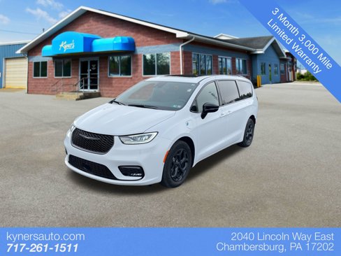 Used 2023 Chrysler Pacifica Limited w/ S Appearance Package image 1
