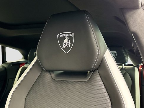 Used 2025 Lamborghini Urus SE image 28