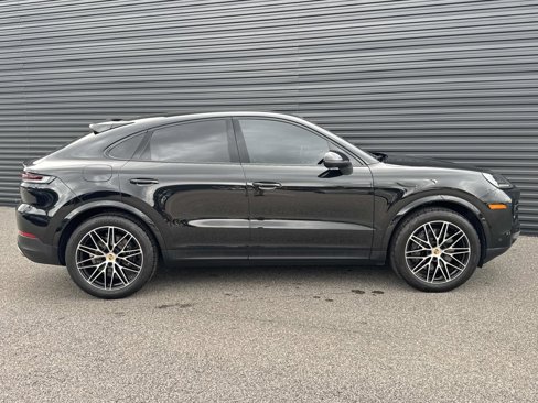 Certified 2024 Porsche Cayenne Coupe image 9