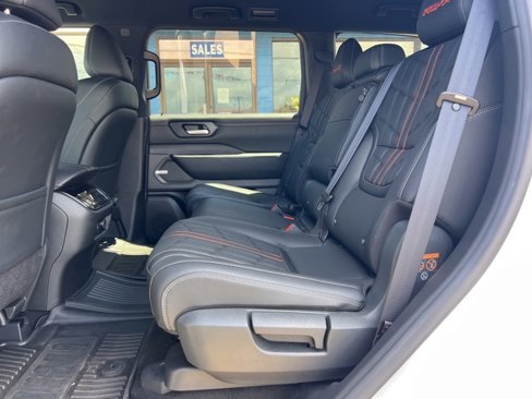 Used 2025 Nissan Armada PRO-4X image 10