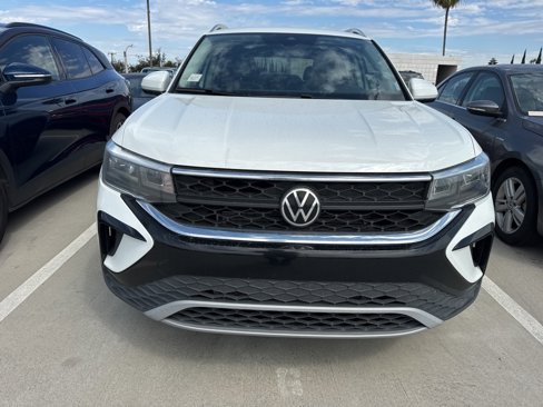 Used 2022 Volkswagen Taos SE w/ IQ.Drive SE Package image 2