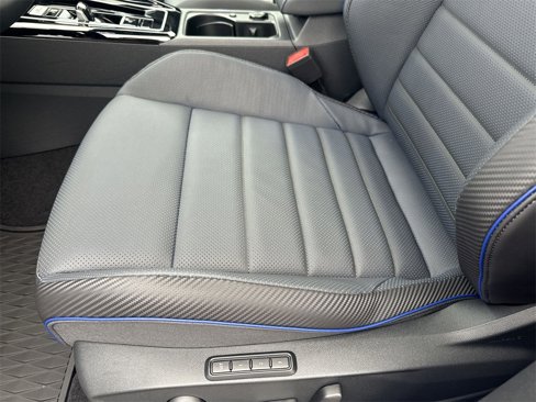 New 2025 Volkswagen Golf R Black Edition image 8
