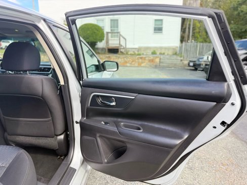 Used 2016 Nissan Altima 2.5 SV image 19