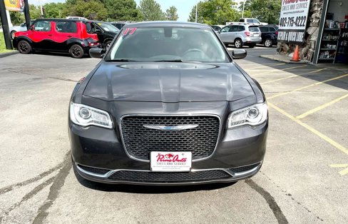 Used 2017 Chrysler 300 Limited image 15