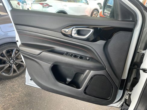 Used 2025 Jeep Compass Trailhawk image 20