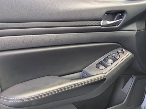 Used 2024 Nissan Altima 2.5 SV image 11