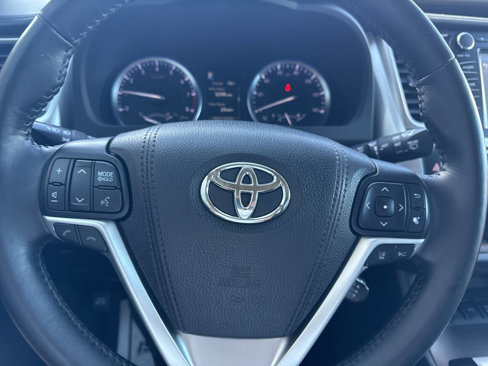 Used 2017 Toyota Highlander XLE image 39