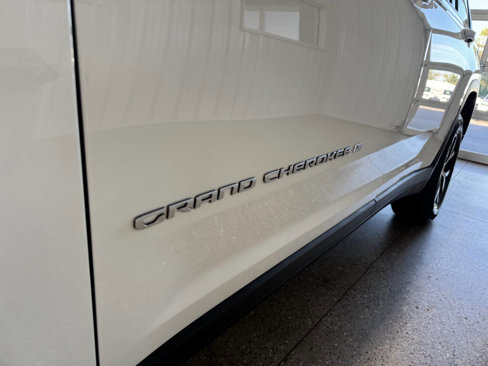 Used 2024 Jeep Grand Cherokee L Limited w/ Luxury Tech Group II image 4