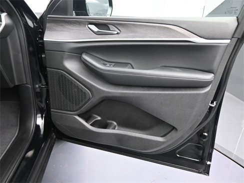 New 2025 Jeep Grand Cherokee Limited w/ Black Appearance Package image 33