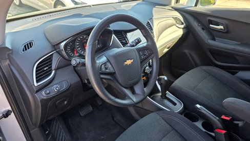 Used 2019 Chevrolet Trax LS w/ Tint and Cruise Package image 9