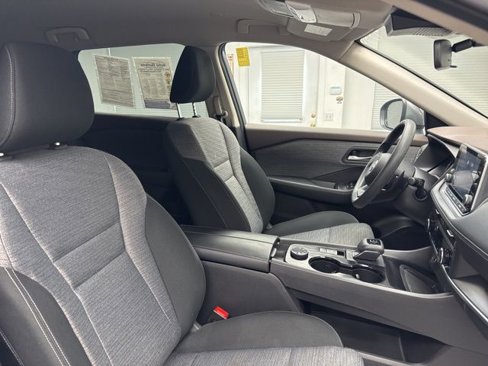 Used 2023 Nissan Rogue SV image 11