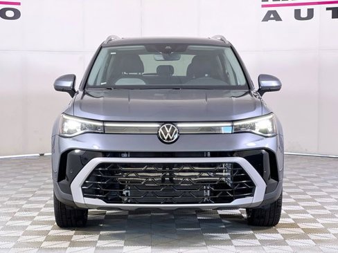 Used 2025 Volkswagen Taos SEL image 2