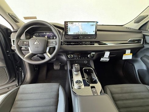 New 2025 Mitsubishi Outlander SE image 6