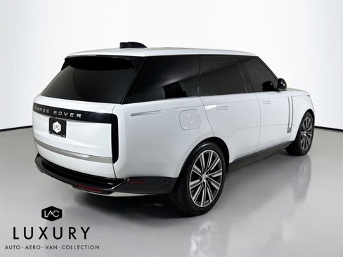 Used 2025 Land Rover Range Rover Autobiography image 4