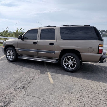 Used 2003 Chevrolet Suburban 2WD image 3