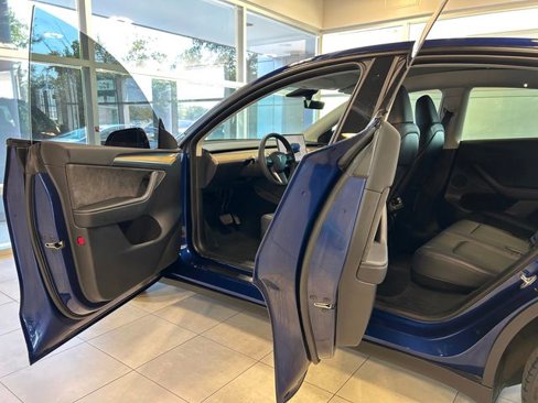 Used 2023 Tesla Model Y Long Range image 18