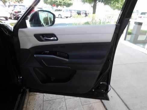 Certified 2024 Nissan Pathfinder SL image 25