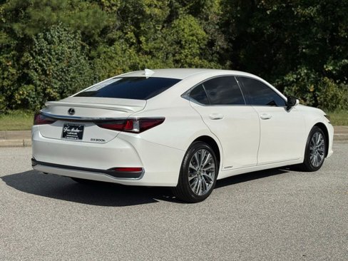 Used 2020 Lexus ES 300h w/ Premium Package image 13