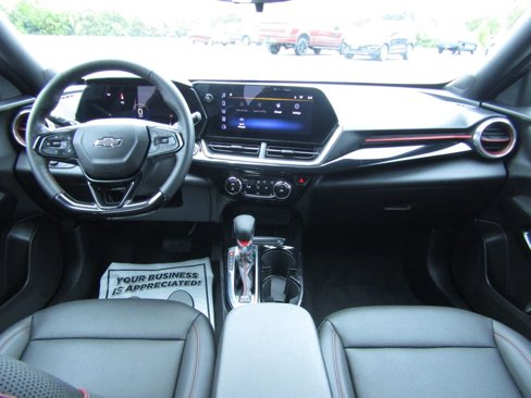 Used 2025 Chevrolet Trax RS w/ Driver Confidence Package image 14