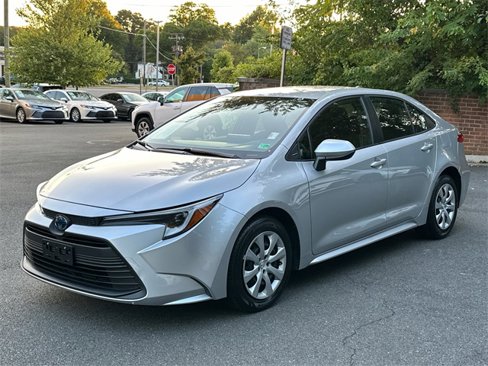 Certified 2024 Toyota Corolla LE image 2