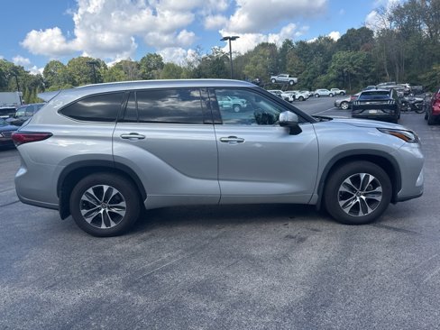 Used 2021 Toyota Highlander XLE image 2