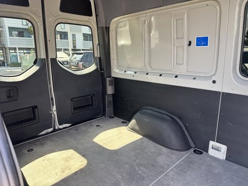 Used 2023 Mercedes-Benz Sprinter 2500 image 28