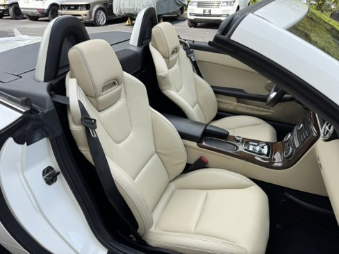 Used 2019 Mercedes-Benz SLC 300 w/ Premium Package image 26