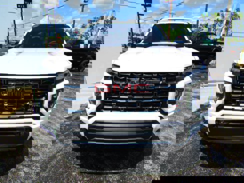 New 2025 GMC Canyon AT4 image 2