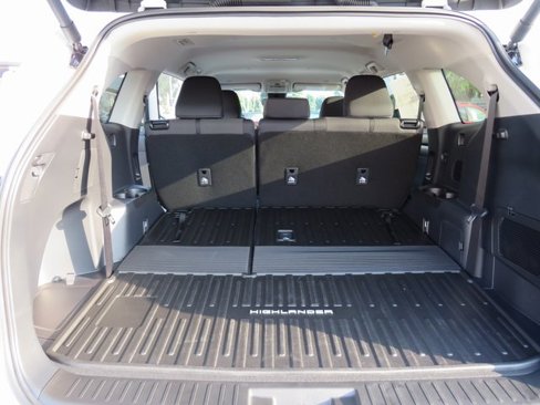 New 2025 Toyota Highlander LE image 20